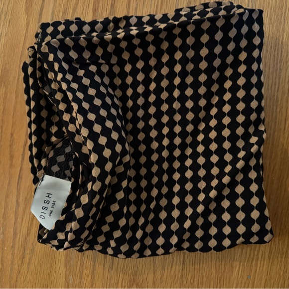 DISSH Tops - DISSH Black and Tan Scarf Top